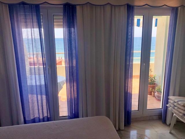 Gatu Premium Villa Isabel Terraza,Parking,1ºlinea Playa,Wifi,Vista Al Mar , Preferente Mayores De 25 Anos Y Familias Kadyks Zewnętrze zdjęcie